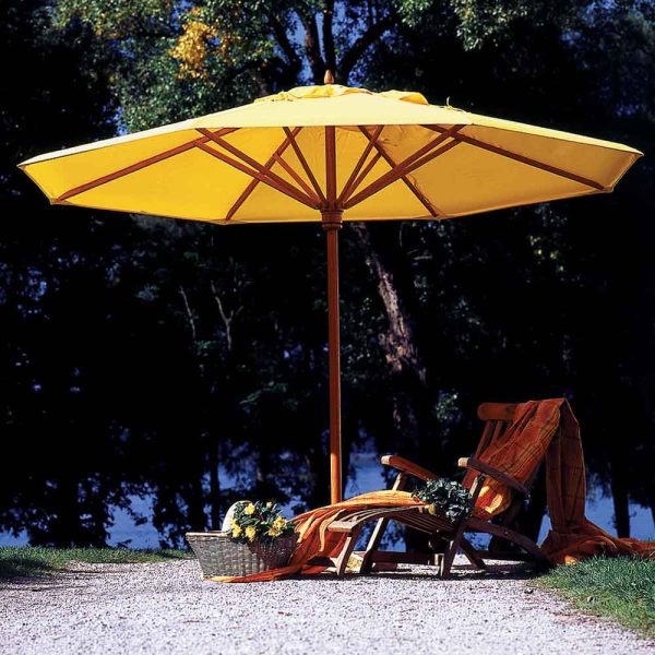Tradewinds Classic 4m Octagonal parasol shading garden lounger