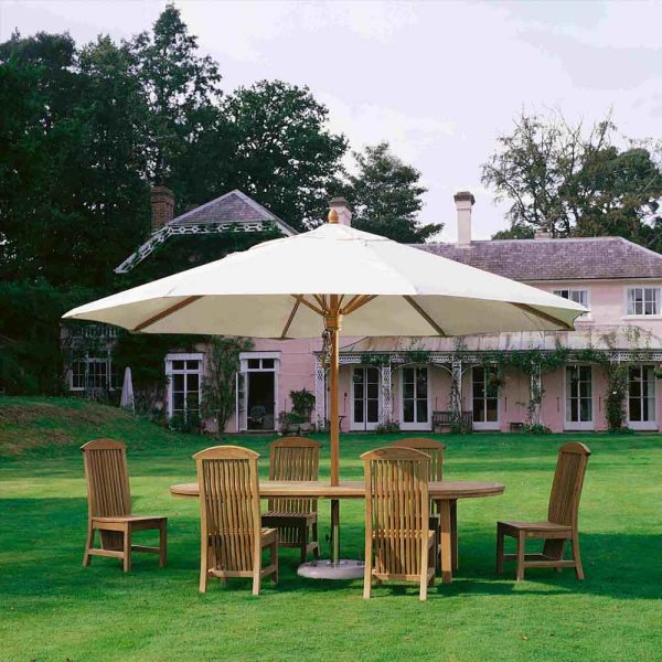 Tradewinds Classic 4m Octagonal parasol garden setting